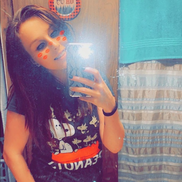 Profile Picture of Kristen Iiams (@countryqtpie16) on Poshmark