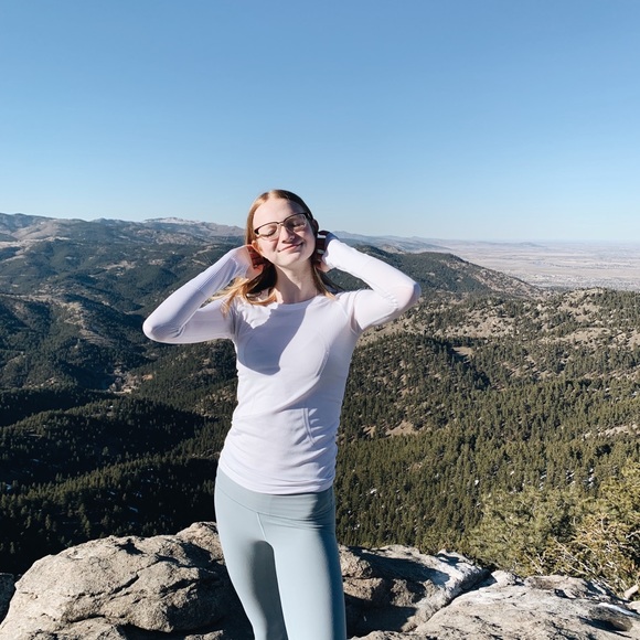 Profile Picture of Ellie Guthart (@ellie4280) on Poshmark