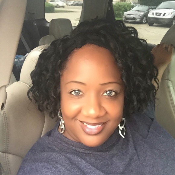 Profile Picture of Deminga Mccullum (@memedecor) on Poshmark