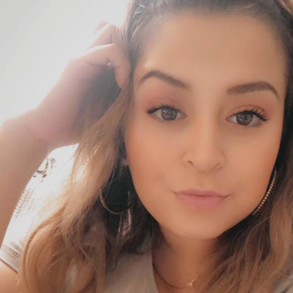Profile Picture of 💋amber🌺 Tarango (@amber1tara) on Poshmark