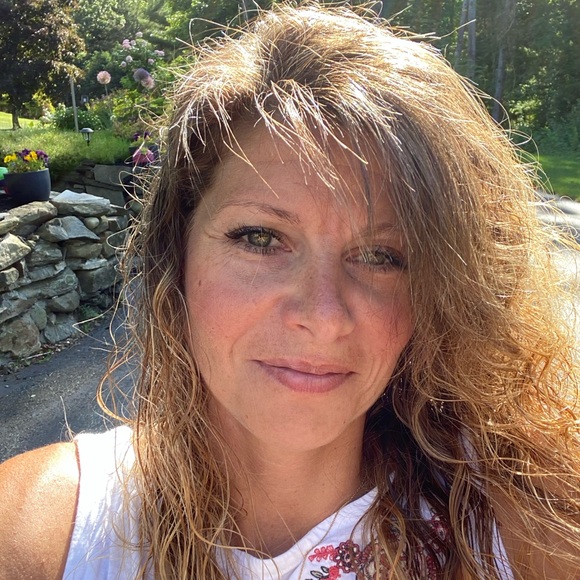 Profile Picture of Angela Spirito (@acspirito) on Poshmark