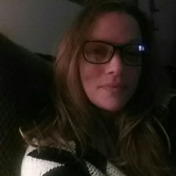 Profile Picture of Jemma Stien (@jemma9989) on Poshmark