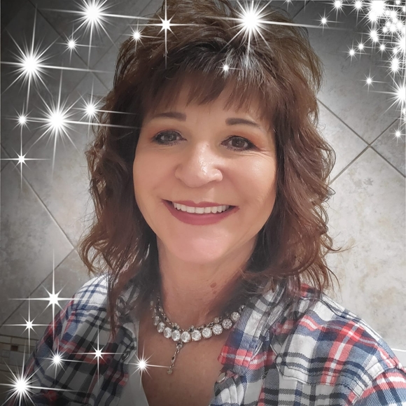 Profile Picture of Mary Vanicek (@maryjanevanicek) on Poshmark