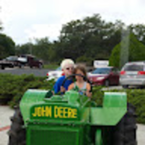 Profile Picture of Amanda Nickell (@amandanickell82) on Poshmark