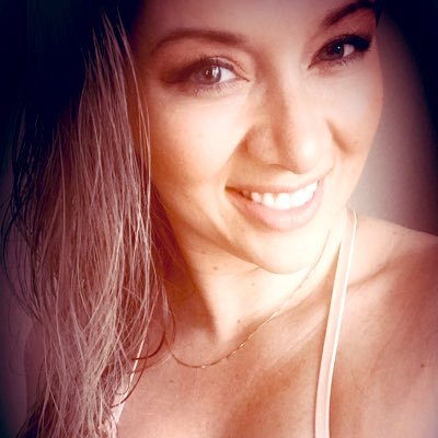Profile Picture of Crystal Henley (@CrystalHenley10) on Twitter