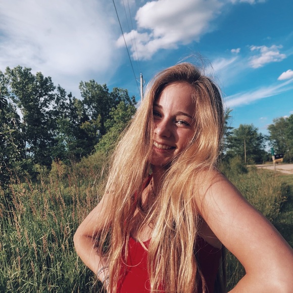 Profile Picture of Kylee Slocum (@kyleeslocum701) on Poshmark