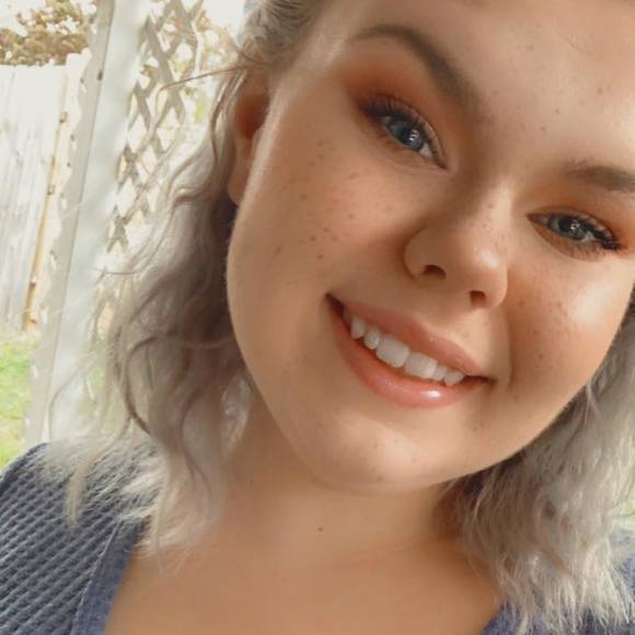 Profile Picture of Maddie Frishkorn (@flowerchild54_) on Poshmark