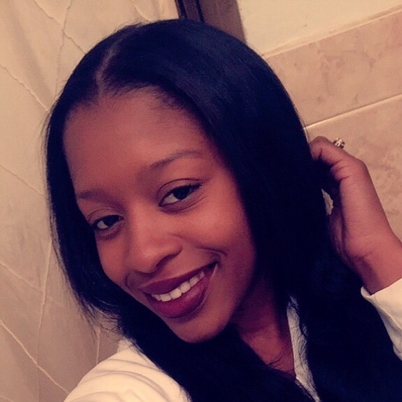 Profile Picture of Briana Hinds (@bhinds09) on Poshmark