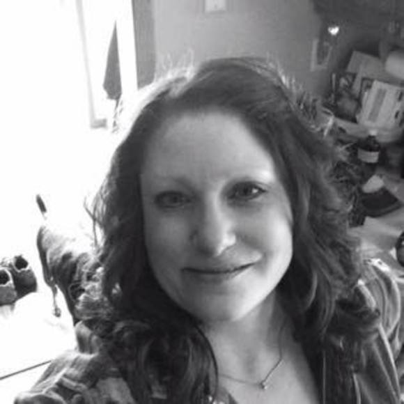 Profile Picture of Tami Benjamin-mach (@buddy8015) on Poshmark