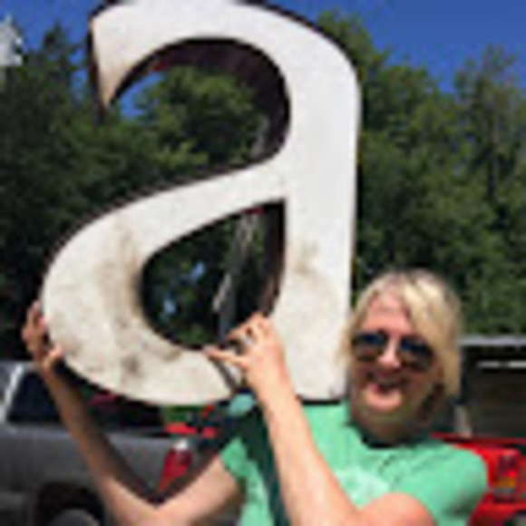 Profile Picture of Amy Pfefferle (@amypfefferle) on Poshmark