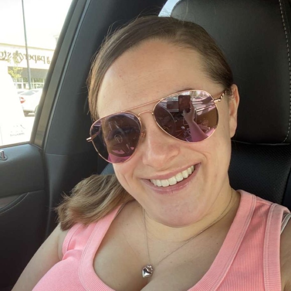 Profile Picture of Nicolle Kemmett (@colabola96) on Poshmark