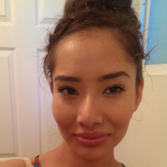 Profile Picture of Manoela Estrada (@deya_turquoise) on Poshmark