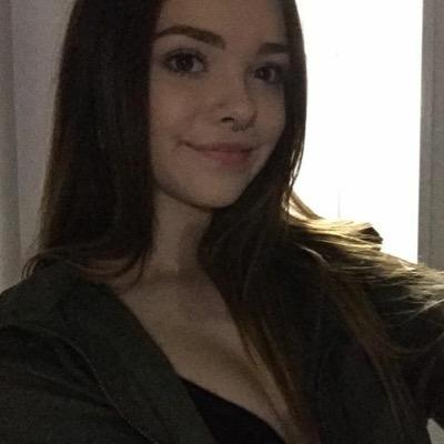 Profile Picture of Faye Weber (@weber_faye) on Twitter