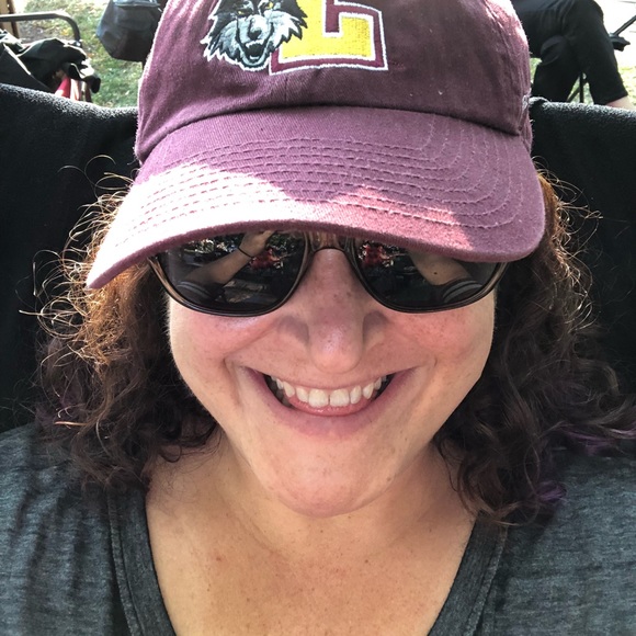 Profile Picture of Nichole Hemker (@nicoley88) on Poshmark