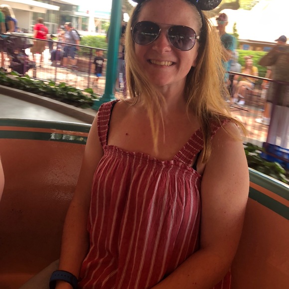 Profile Picture of Sarah Waitkus (@s_waitkus) on Poshmark