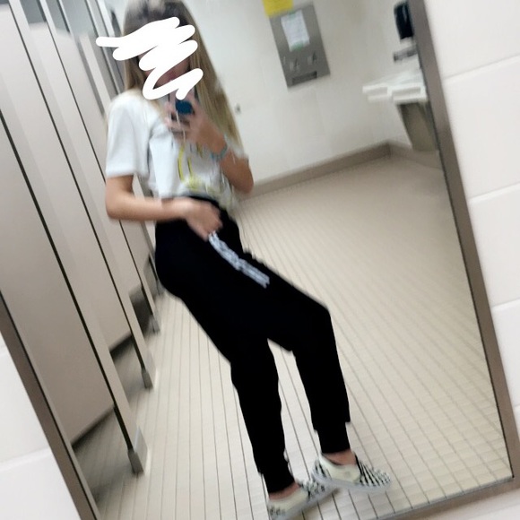 Profile Picture of Abbagale Wiegel (@abbamarie23) on Poshmark