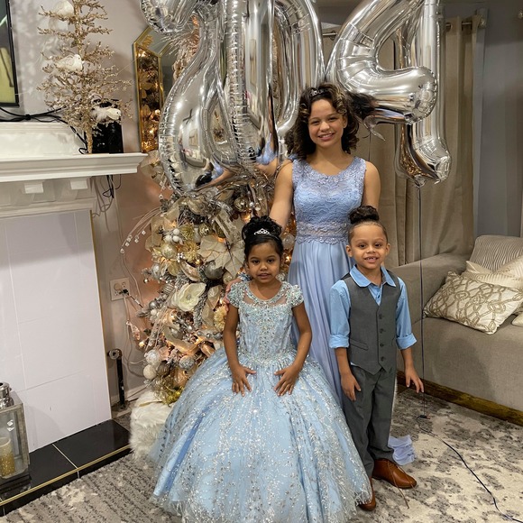 Profile Picture of Yulissa Tavarez d tavarez (@unicamenteyuli) on Poshmark