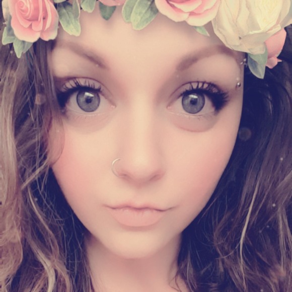 Profile Picture of Carlee Seibel (@clseibel88) on Poshmark