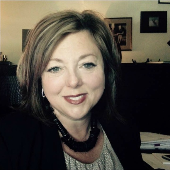 Profile Picture of Leanne Roberts (@robertslm2) on Poshmark