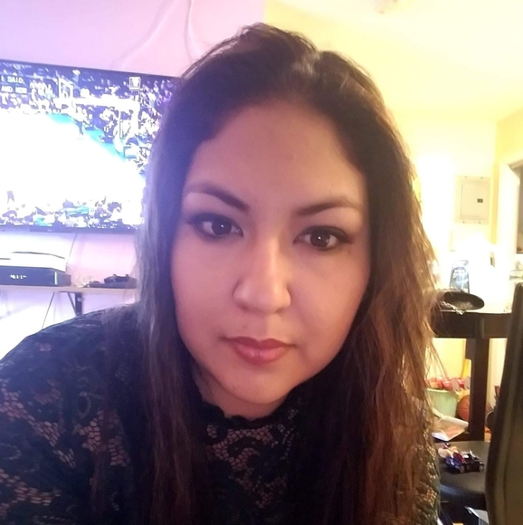 Profile Picture of Luisa Vivar (@lmvivar) on Poshmark