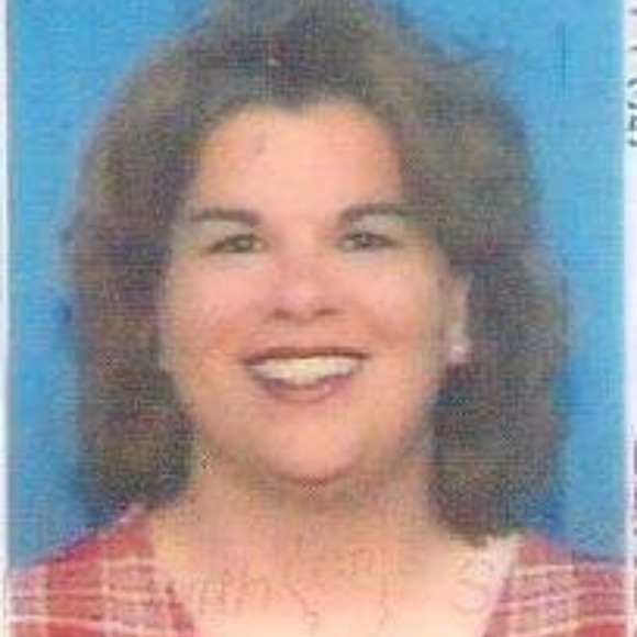 Profile Picture of Marlene Petak (@marlenepetak) on Poshmark