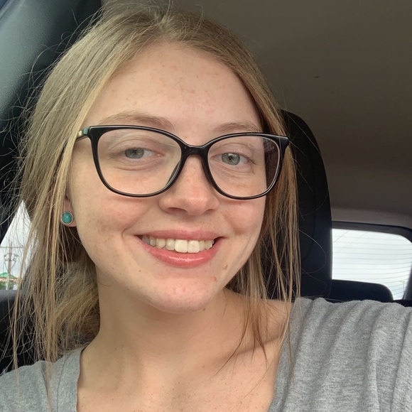 Profile Picture of Anna Blackshear (@ablackshear719) on Poshmark