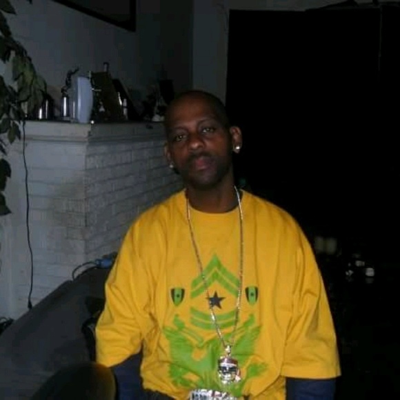 Profile Picture of James Darling (@fatjames) on Poshmark