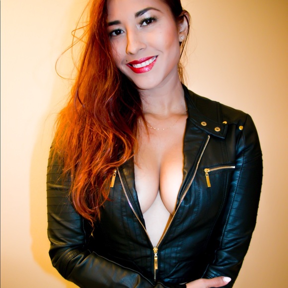 Profile Picture of Sandra Ullrich (@sandraullrich) on Poshmark