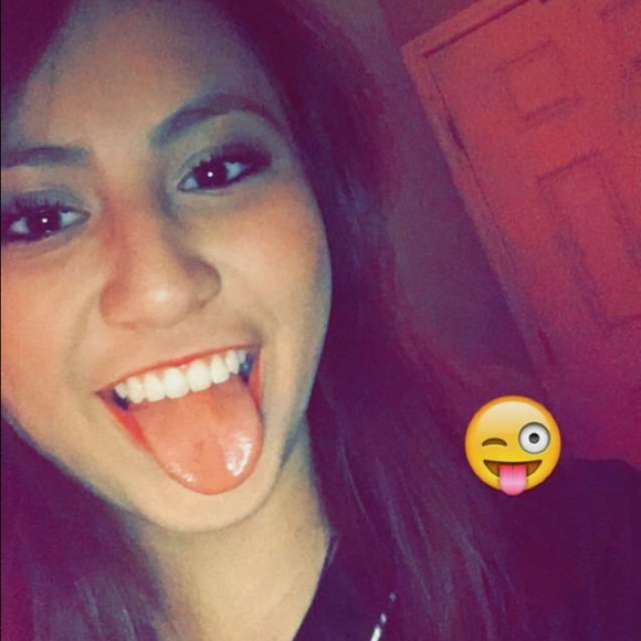 Profile Picture of Giselle Guzman (@giselleguz) on Poshmark