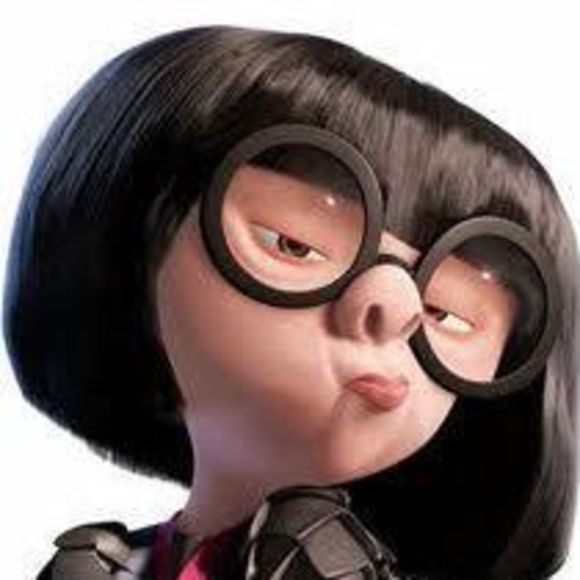 Profile Picture of Edna Moore (@phxhendog) on Poshmark