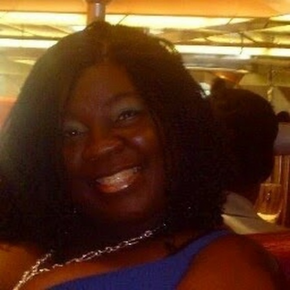 Profile Picture of Naketha Akamo (@nakamo) on Poshmark