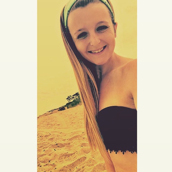 Profile Picture of Bailey Gromala (@bayhettrick) on Poshmark