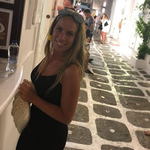 Profile Picture of Lindsay Lamotta (@cutelillinz) on Poshmark