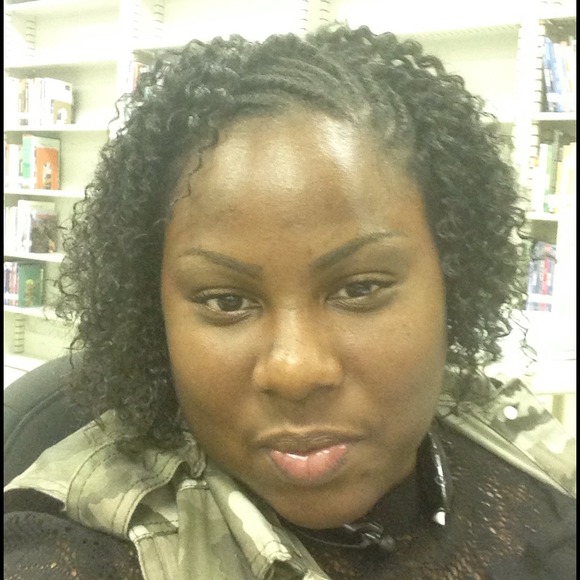 Profile Picture of Ladonna Fuller (@ldrosemond) on Poshmark