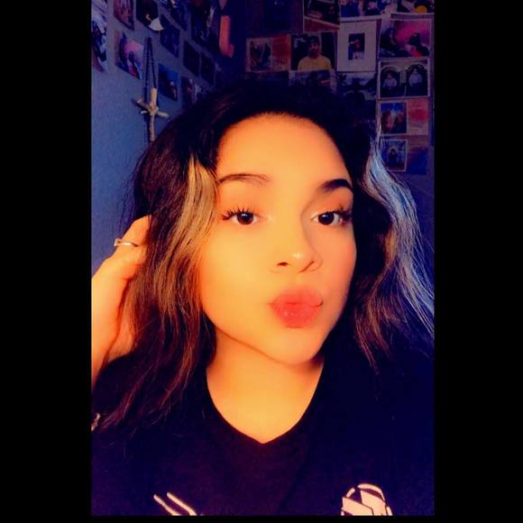 Profile Picture of Joselin Lazos (@joselinlazos) on Poshmark