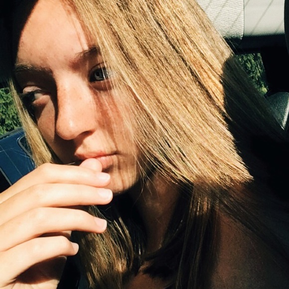 Profile Picture of Sydney Coby (@sydneycoby) on Poshmark