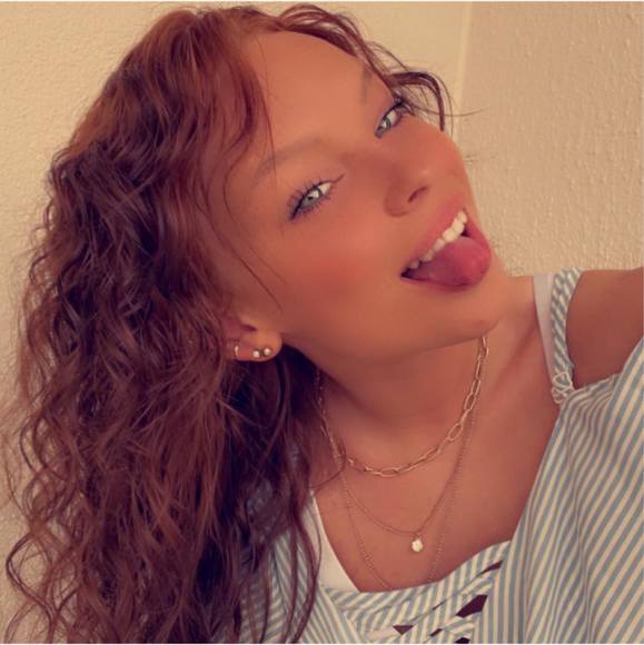 Profile Picture of Haley Lowe (@haleylowe489) on Poshmark