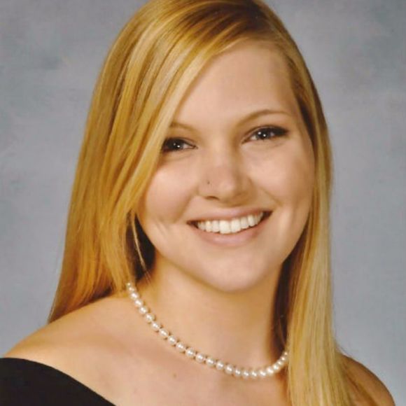 Profile Picture of Elizabeth Ostick (@elizabetht1) on Poshmark