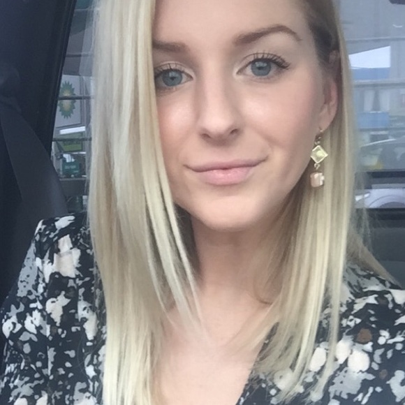 Profile Picture of Colette Puhalski (@colettepuhalski) on Poshmark