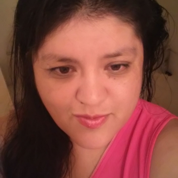 Profile Picture of Maribel Balbino (@maribelbalbino) on Poshmark