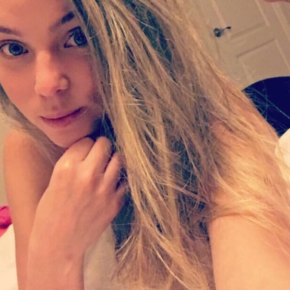 Profile Picture of Elizabeth Quintero (@elizabethq31) on Poshmark