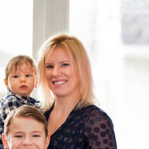 Profile Picture of Amanda Fobert (@afobert65) on Poshmark