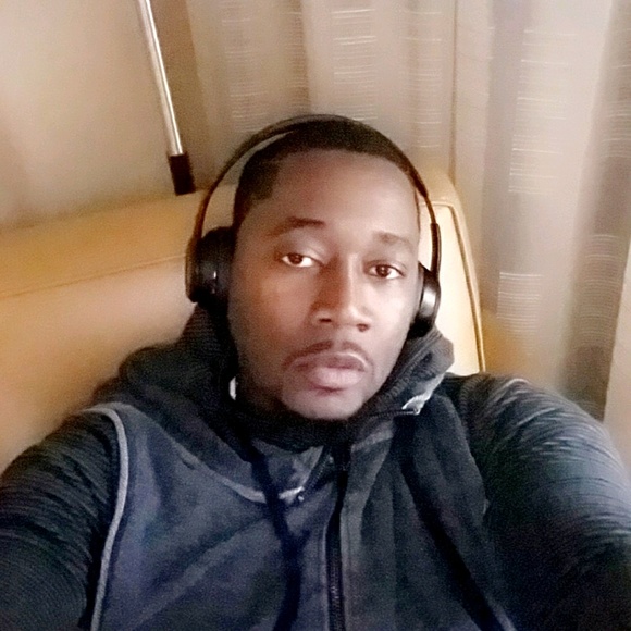 Profile Picture of Darren Figaro (@figaromania) on Poshmark