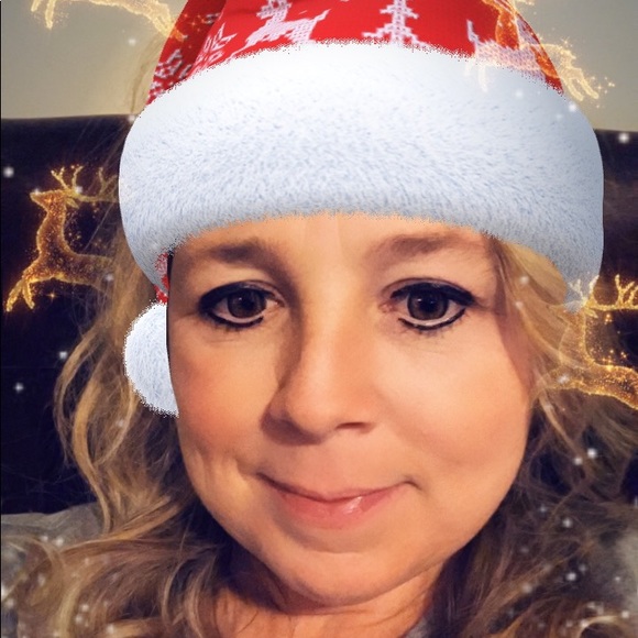 Profile Picture of Amy Bragg (@amybragg2015) on Poshmark