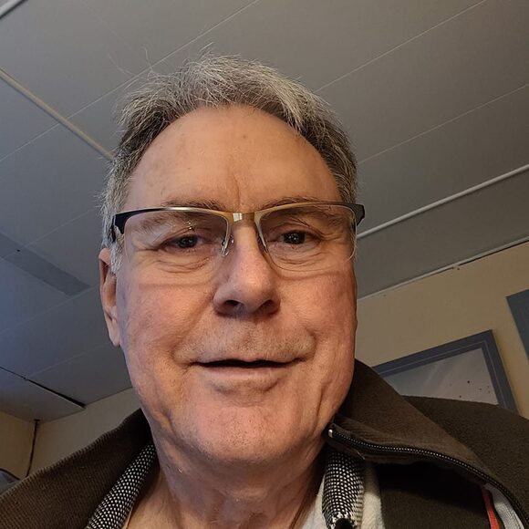 Profile Picture of David Robichaud (@robichaudd23) on Poshmark