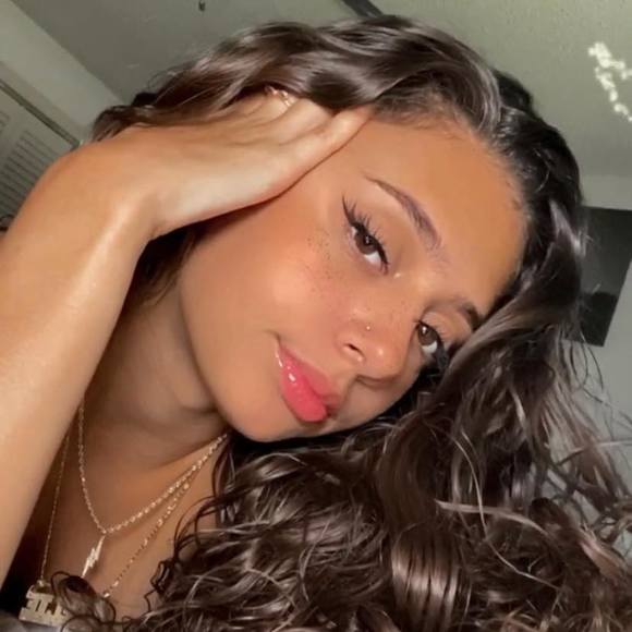 Profile Picture of Celie Rosario (@recelie) on Poshmark