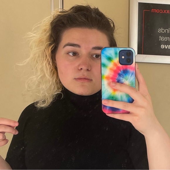 Profile Picture of Alexis Karalunas (@alexiskaralunas) on Poshmark