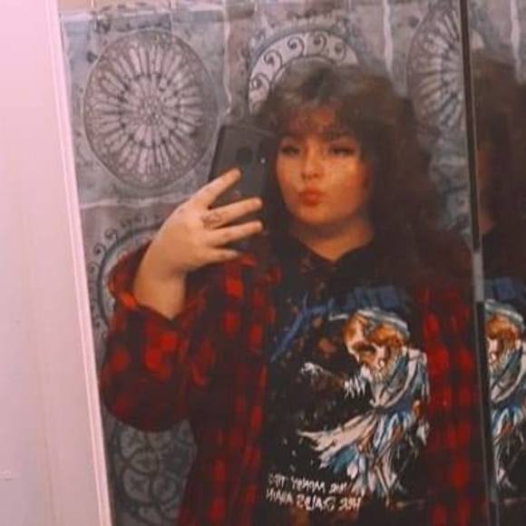 Profile Picture of Sophia Schliep (@emilylove1243) on Poshmark
