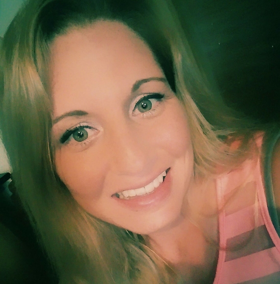 Profile Picture of Colleen Stupecki (@cstupe01) on Poshmark