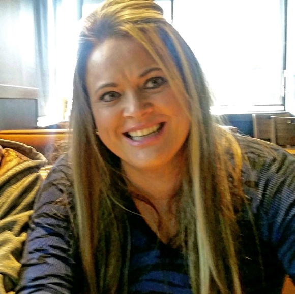 Profile Picture of Missy Amstutz (@missyamstutz20) on Poshmark